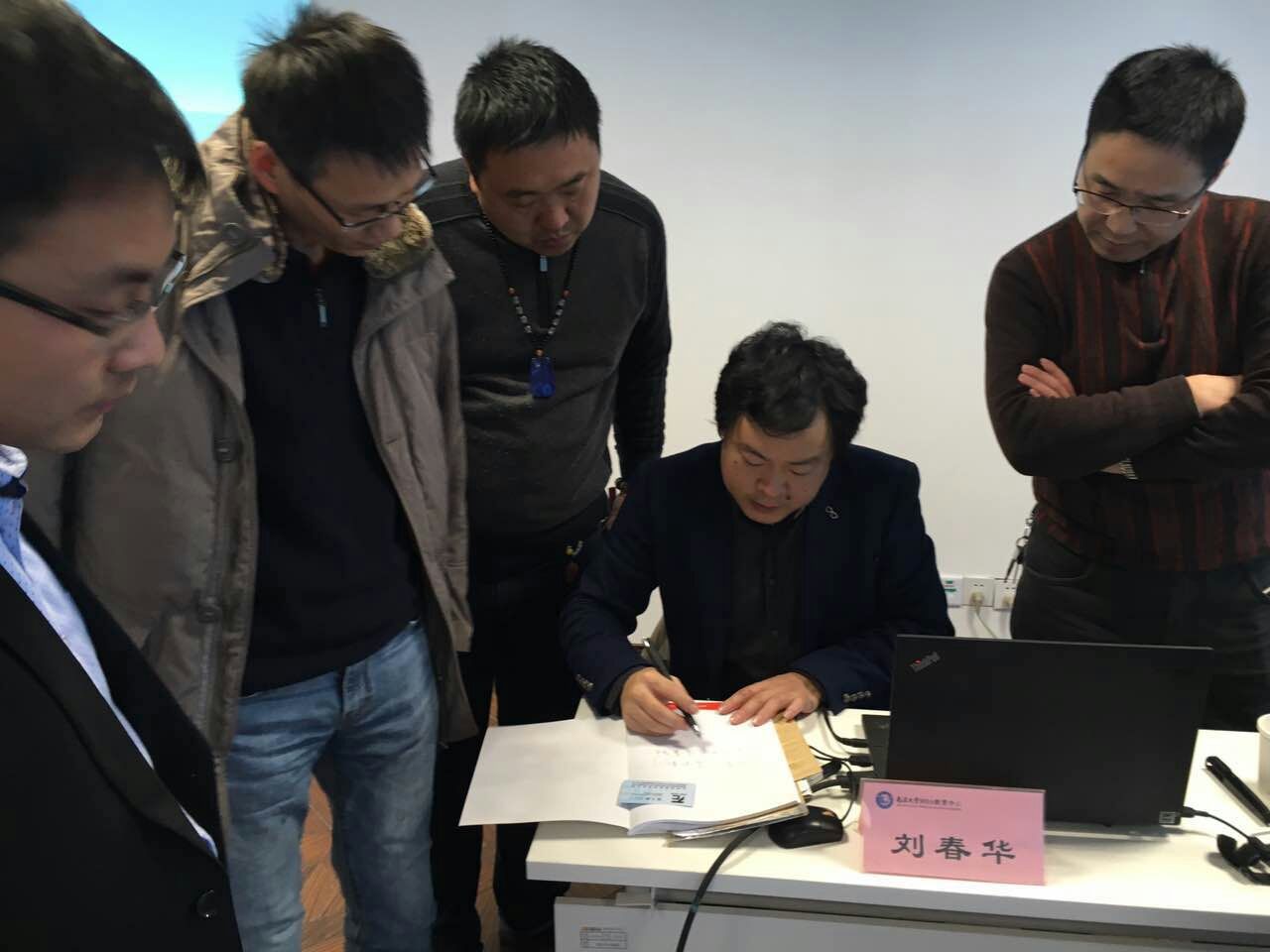 劉春華老師在南昌大學被人圍堵？