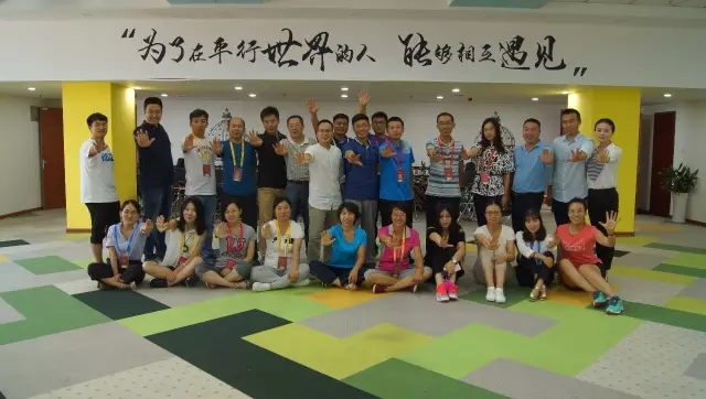 半島商學(xué)院第八期總裁班-互聯(lián)網(wǎng)時代下的團隊建設(shè)即《從0到1的距離》成功舉辦