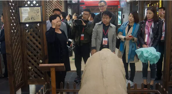 華商智業專家團受邀出席“全國主流媒體東海老淮豬福利養殖體驗行”活動。