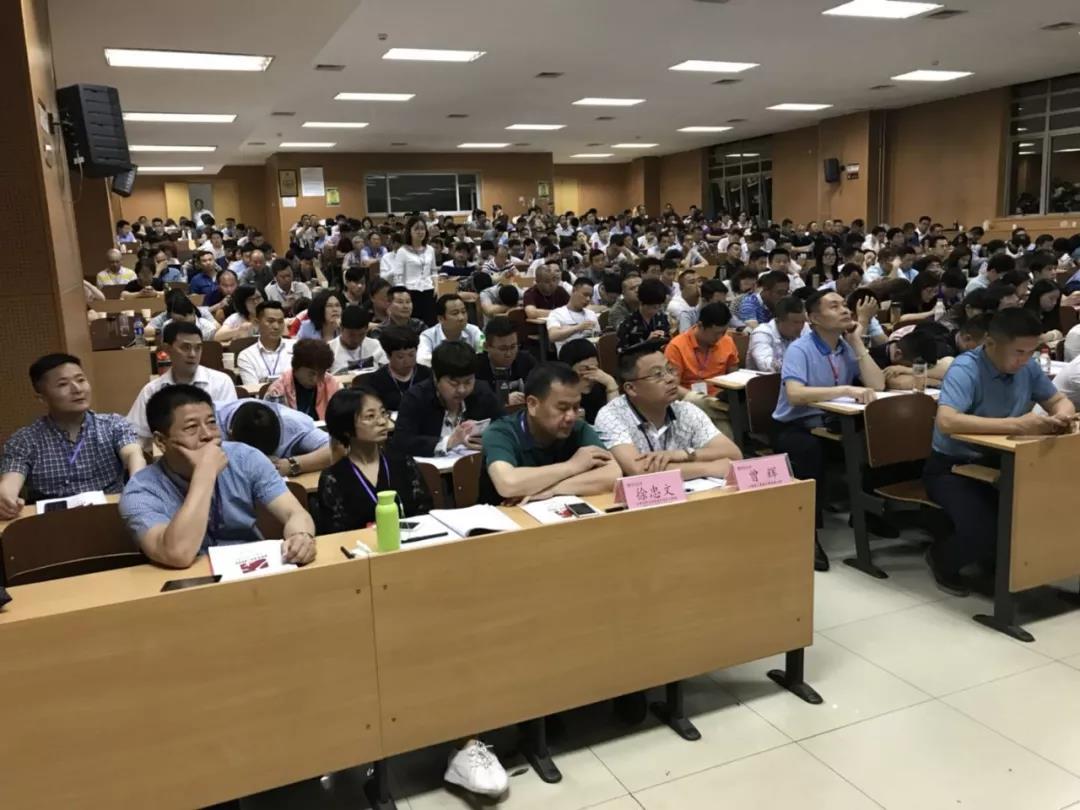 劉春華受邀授課中國人民大學百年明德講堂：宵衣旰食，朝乾夕惕